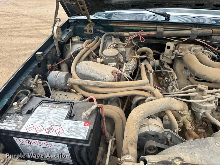 image for item EJ2823 1994 Ford F350 XLT Crew Cab flatbed pickup truck