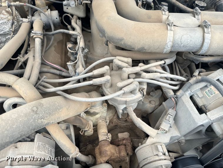 image for item EJ2823 1994 Ford F350 XLT Crew Cab flatbed pickup truck