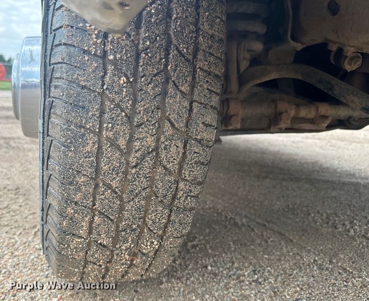 image for item EJ2823 1994 Ford F350 XLT Crew Cab flatbed pickup truck