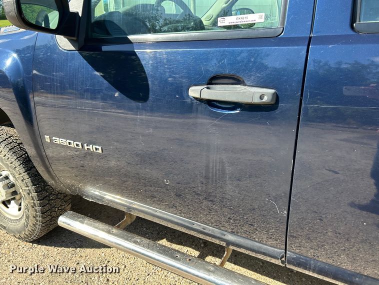 image for item EK4615 2009 Chevrolet Silverado 3500HD LS Crew Cab pickup truck