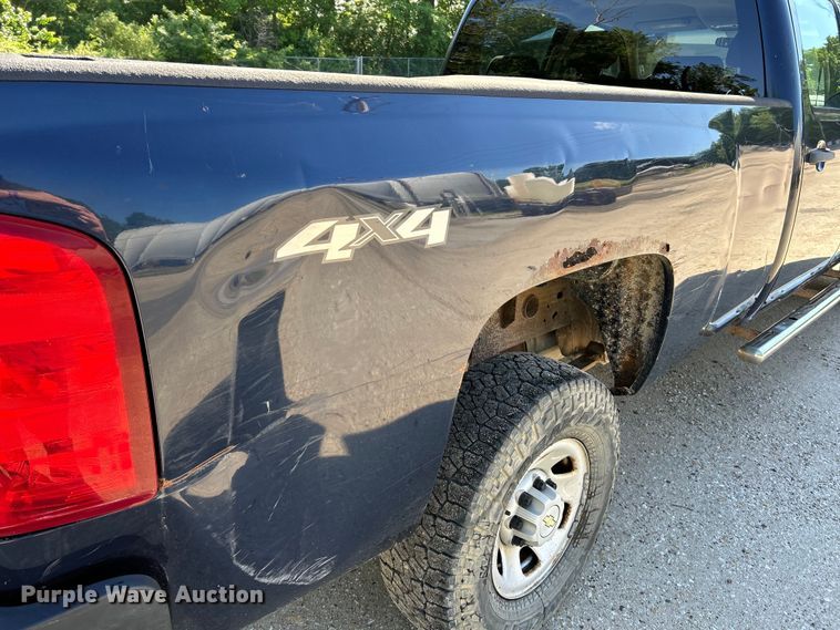 image for item EK4615 2009 Chevrolet Silverado 3500HD LS Crew Cab pickup truck