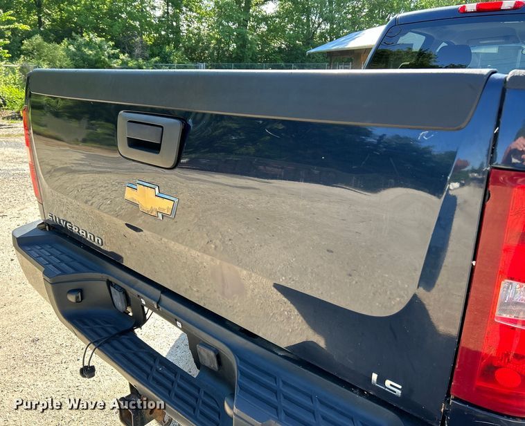 image for item EK4615 2009 Chevrolet Silverado 3500HD LS Crew Cab pickup truck