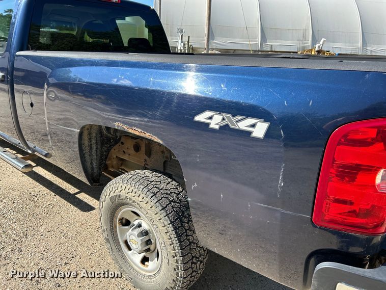 image for item EK4615 2009 Chevrolet Silverado 3500HD LS Crew Cab pickup truck