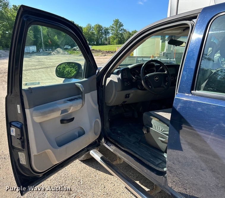 image for item EK4615 2009 Chevrolet Silverado 3500HD LS Crew Cab pickup truck