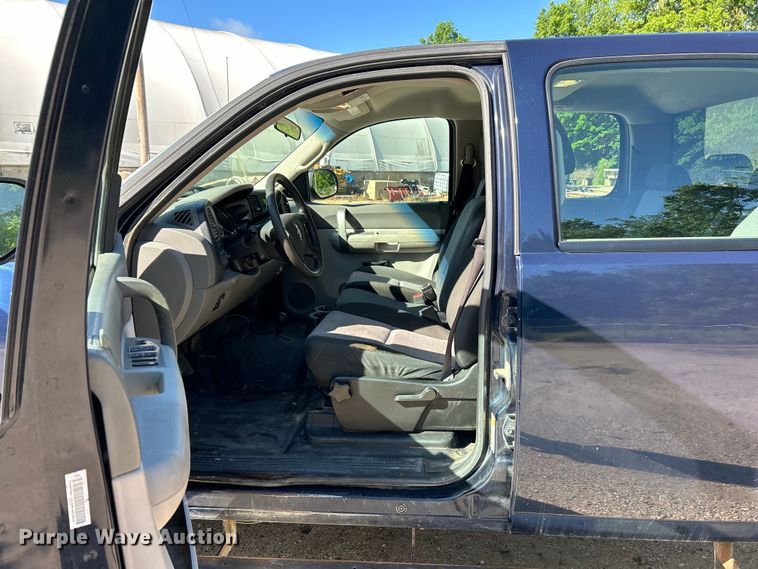 image for item EK4615 2009 Chevrolet Silverado 3500HD LS Crew Cab pickup truck