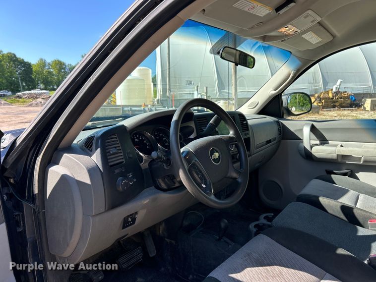 image for item EK4615 2009 Chevrolet Silverado 3500HD LS Crew Cab pickup truck