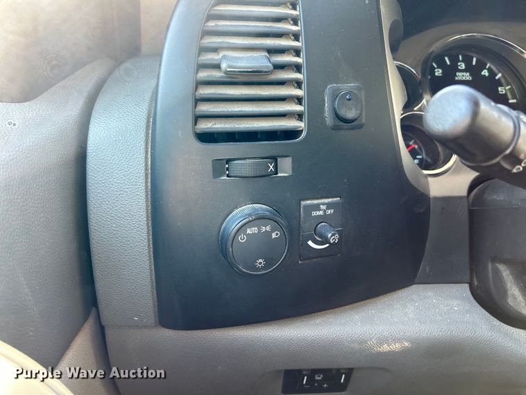 image for item EK4615 2009 Chevrolet Silverado 3500HD LS Crew Cab pickup truck