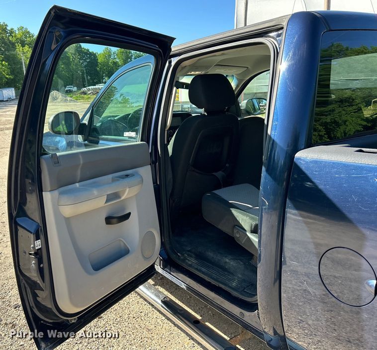 image for item EK4615 2009 Chevrolet Silverado 3500HD LS Crew Cab pickup truck