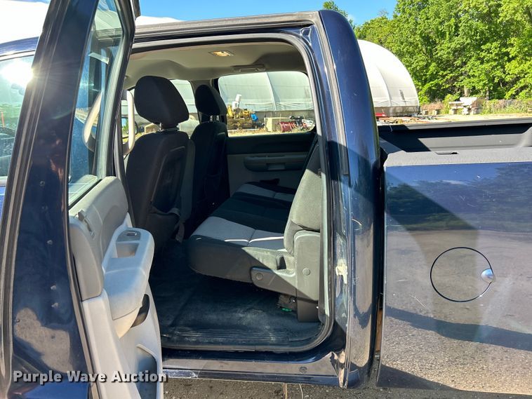 image for item EK4615 2009 Chevrolet Silverado 3500HD LS Crew Cab pickup truck