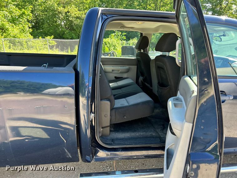 image for item EK4615 2009 Chevrolet Silverado 3500HD LS Crew Cab pickup truck