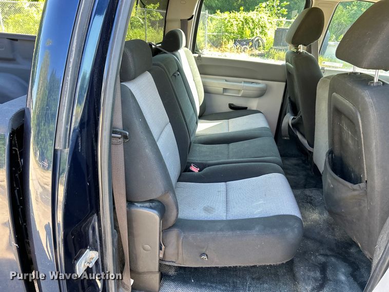 image for item EK4615 2009 Chevrolet Silverado 3500HD LS Crew Cab pickup truck