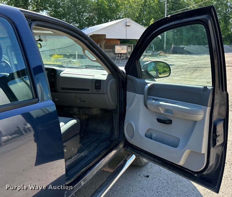 image for item EK4615 2009 Chevrolet Silverado 3500HD LS Crew Cab pickup truck