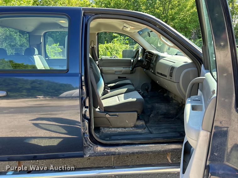 image for item EK4615 2009 Chevrolet Silverado 3500HD LS Crew Cab pickup truck