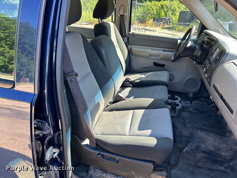 image for item EK4615 2009 Chevrolet Silverado 3500HD LS Crew Cab pickup truck