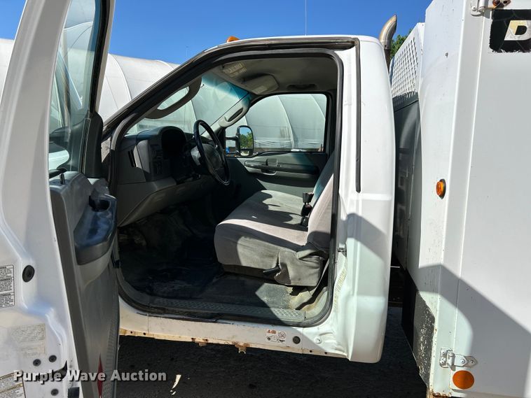 image for item EK4616 2005 Ford F450 Super Duty XL utility / service truck