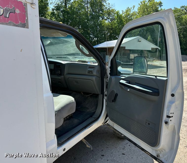 image for item EK4616 2005 Ford F450 Super Duty XL utility / service truck