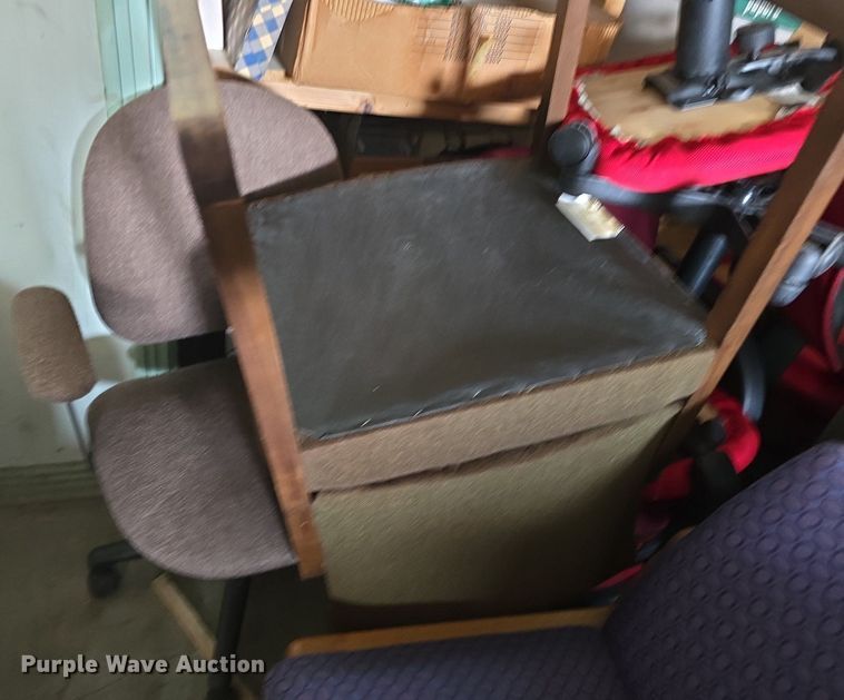 image for item EK5903 Approximately 19 chairs