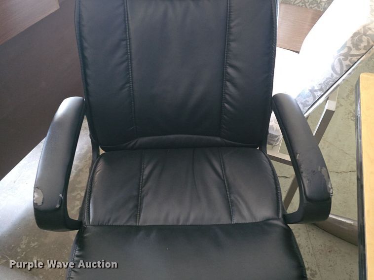 image for item EK5903 Approximately 19 chairs