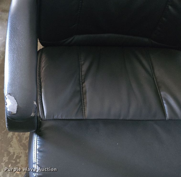 image for item EK5903 Approximately 19 chairs