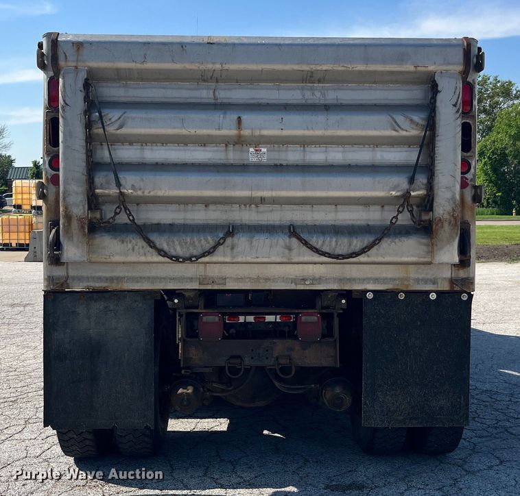 image for item EK8523 2004 International  7400 dump truck