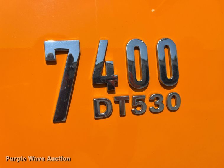 image for item EK8523 2004 International  7400 dump truck