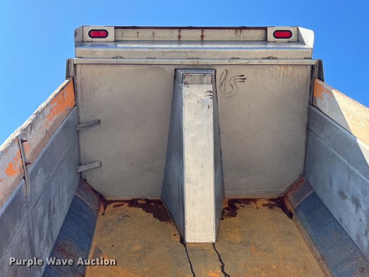 image for item EK8523 2004 International  7400 dump truck