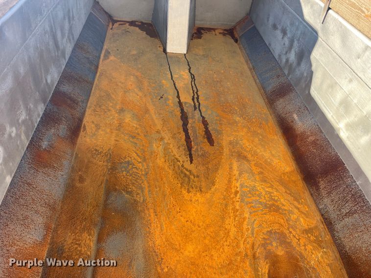 image for item EK8523 2004 International  7400 dump truck