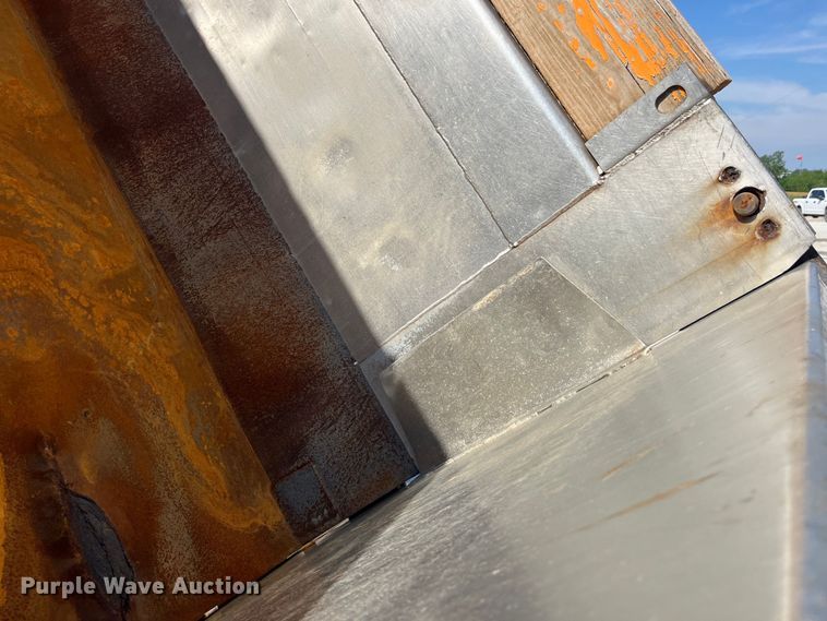 image for item EK8523 2004 International  7400 dump truck