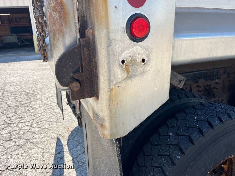 image for item EK8523 2004 International  7400 dump truck