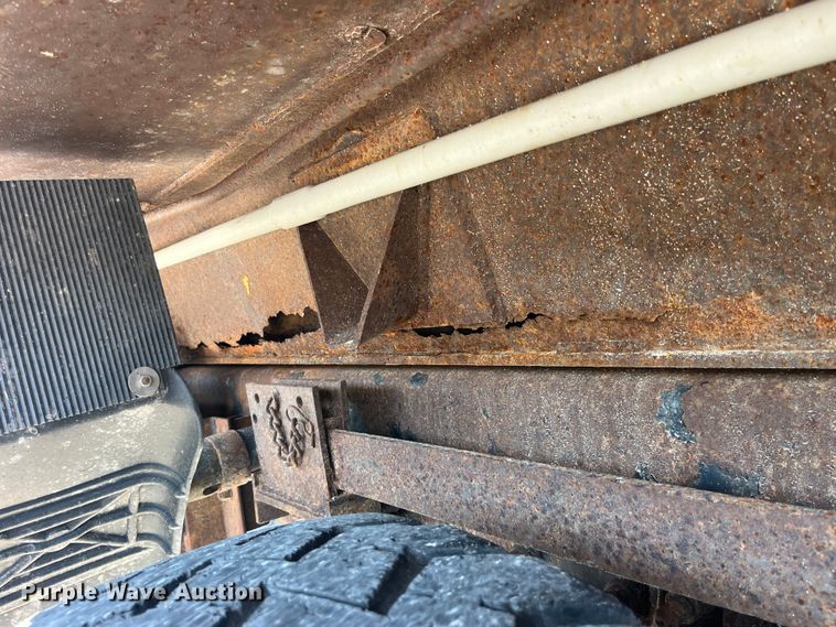 image for item EK8523 2004 International  7400 dump truck