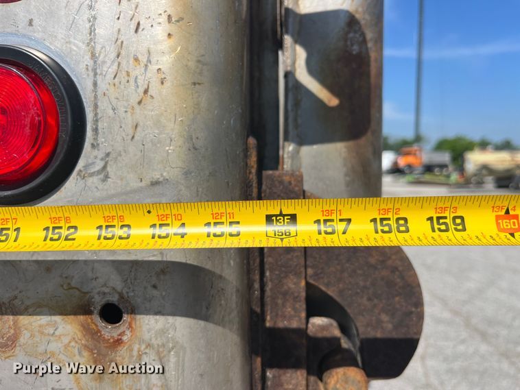 image for item EK8523 2004 International  7400 dump truck