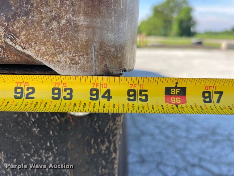 image for item EK8523 2004 International  7400 dump truck