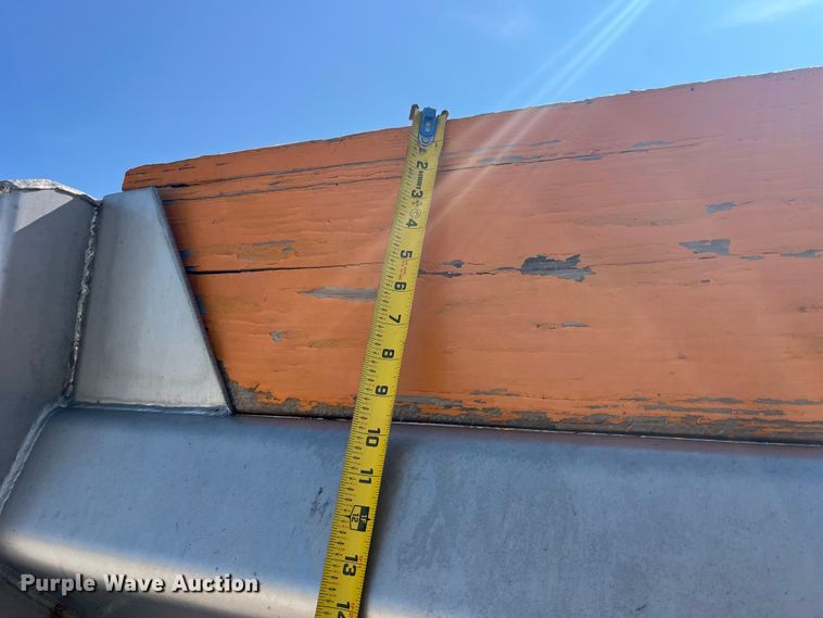 image for item EK8523 2004 International  7400 dump truck