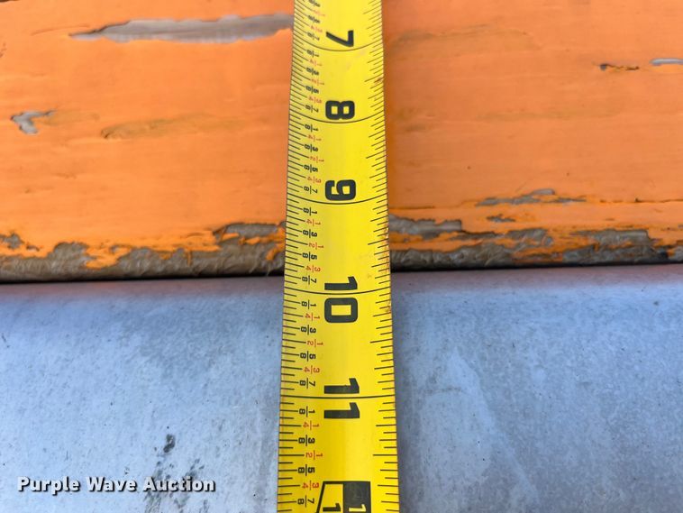 image for item EK8523 2004 International  7400 dump truck