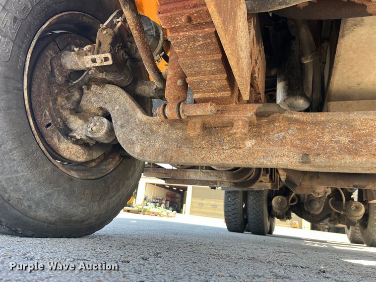 image for item EK8523 2004 International  7400 dump truck