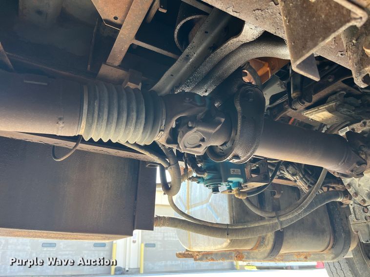 image for item EK8523 2004 International  7400 dump truck