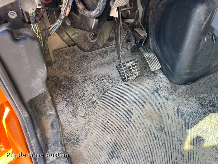 image for item EK8523 2004 International  7400 dump truck