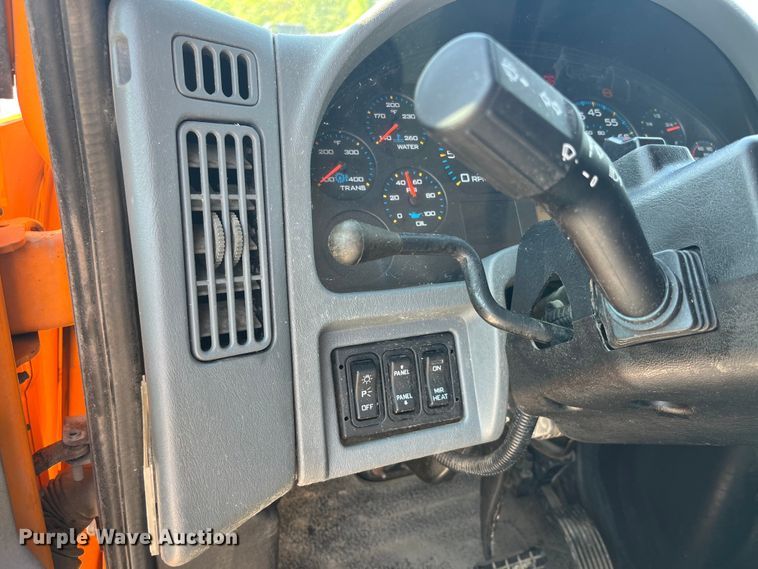 image for item EK8523 2004 International  7400 dump truck