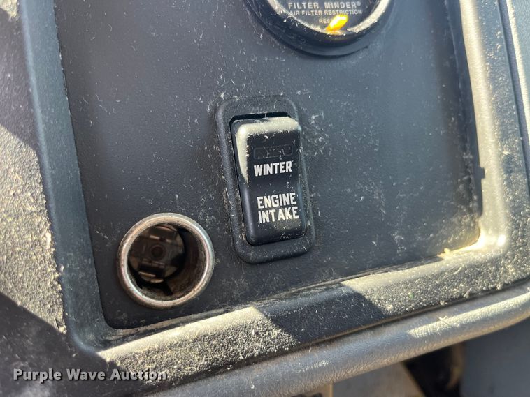 image for item EK8523 2004 International  7400 dump truck