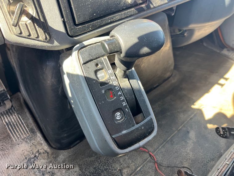 image for item EK8523 2004 International  7400 dump truck