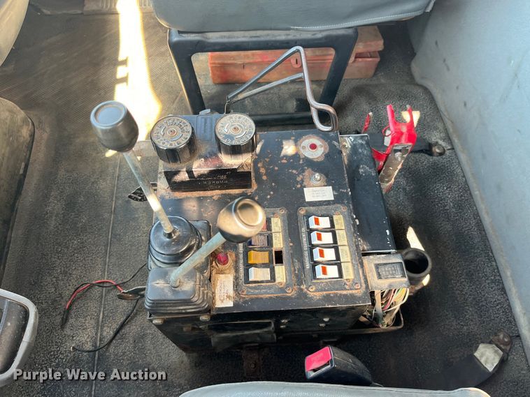 image for item EK8523 2004 International  7400 dump truck