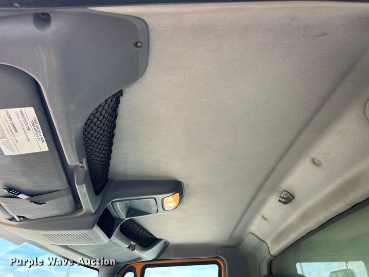 image for item EK8523 2004 International  7400 dump truck