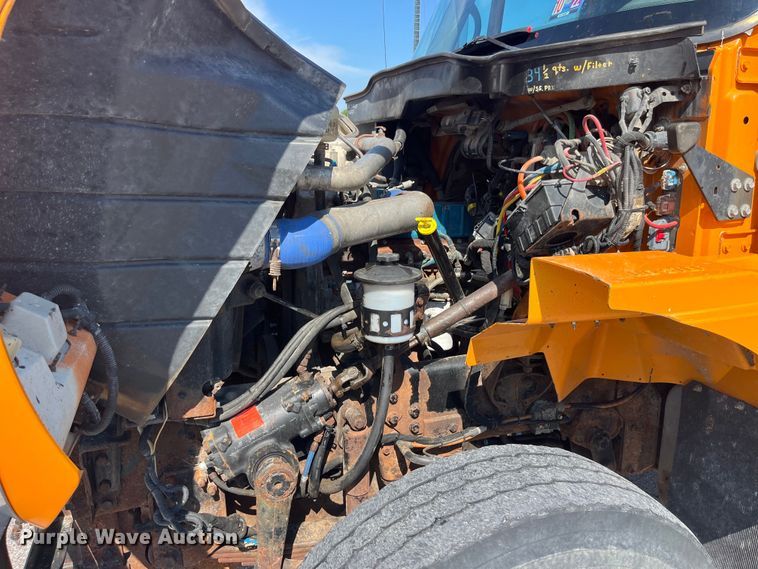 image for item EK8523 2004 International  7400 dump truck