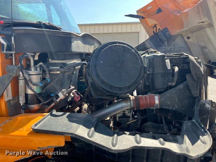 image for item EK8523 2004 International  7400 dump truck