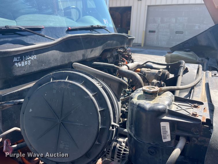 image for item EK8523 2004 International  7400 dump truck