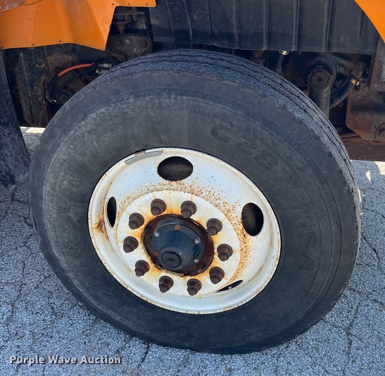 image for item EK8523 2004 International  7400 dump truck