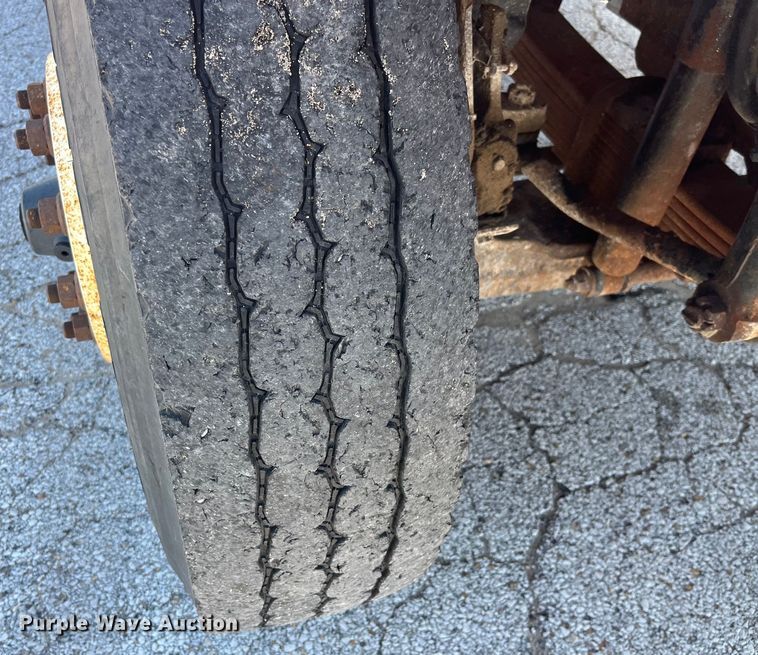 image for item EK8523 2004 International  7400 dump truck