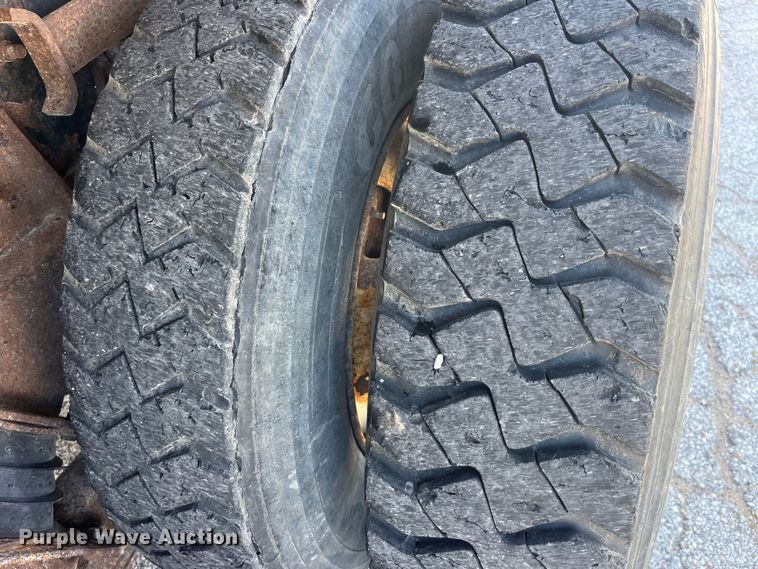 image for item EK8523 2004 International  7400 dump truck