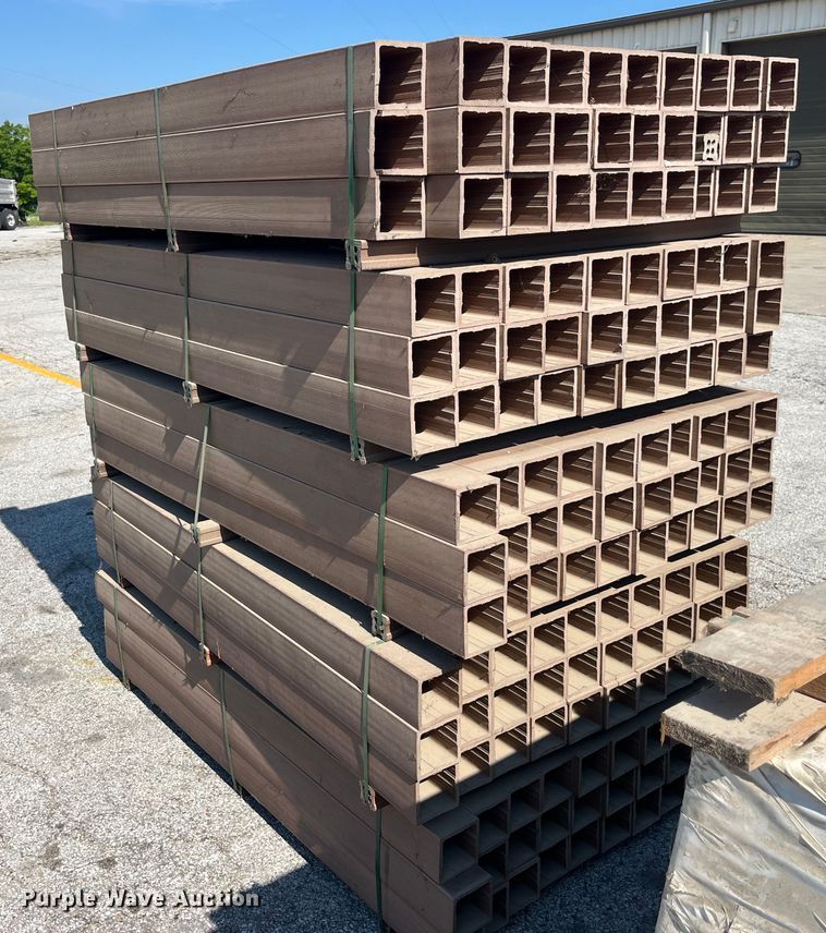 image for item EK8525 Veranda vinyl fencing