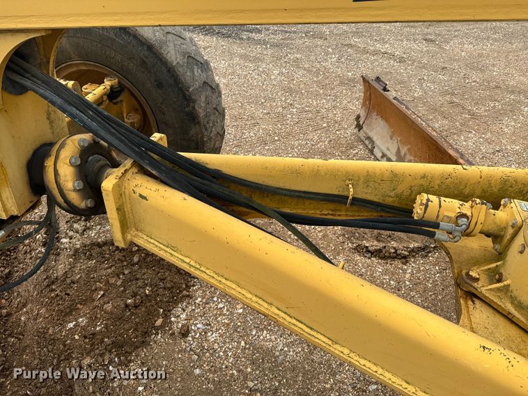 image for item ND9337 1999 John Deere 770CH motor grader